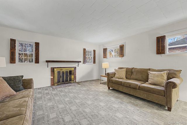 91 Ireland Place, Amityville, NY 11701