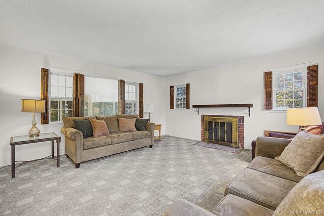 91 Ireland Place, Amityville, NY 11701