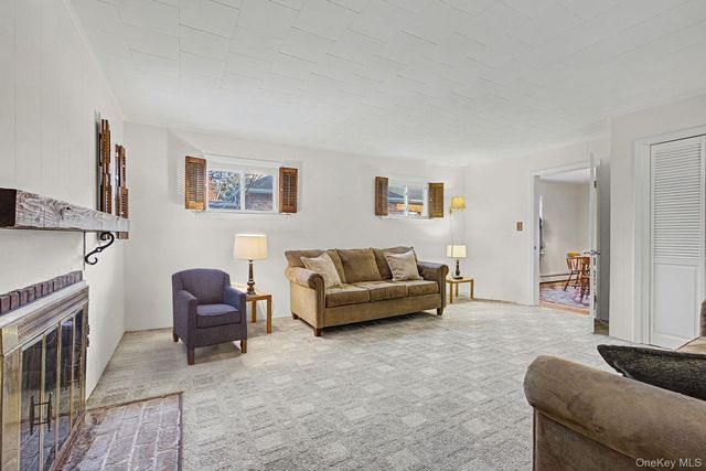 91 Ireland Place, Amityville, NY 11701