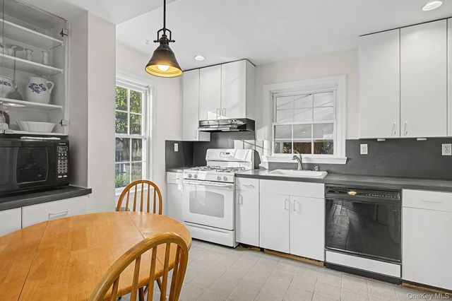 91 Ireland Place, Amityville, NY 11701