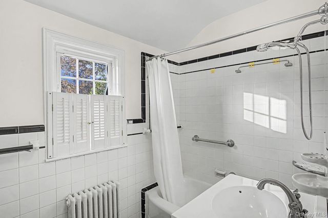 91 Ireland Place, Amityville, NY 11701