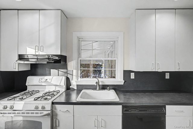 91 Ireland Place, Amityville, NY 11701