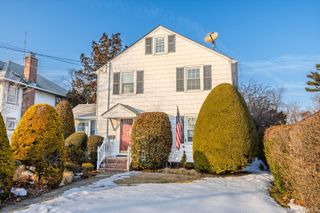 91 Ireland Place, Amityville, NY 11701