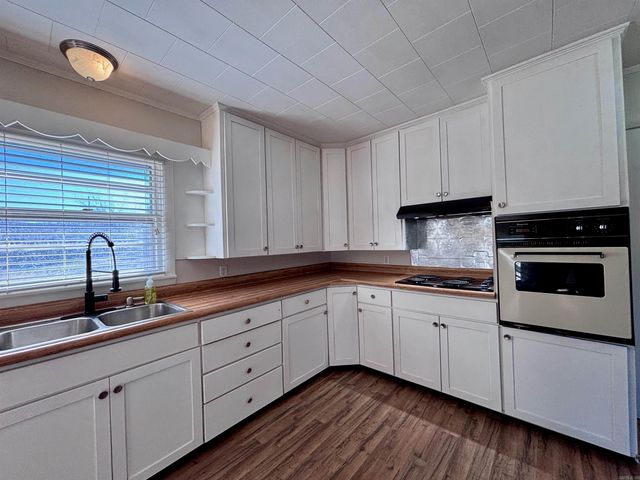 916 Twin Oaks Ave, Jonesboro, AR 72401