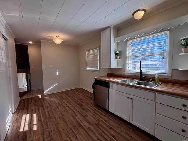 916 Twin Oaks Ave, Jonesboro, AR 72401