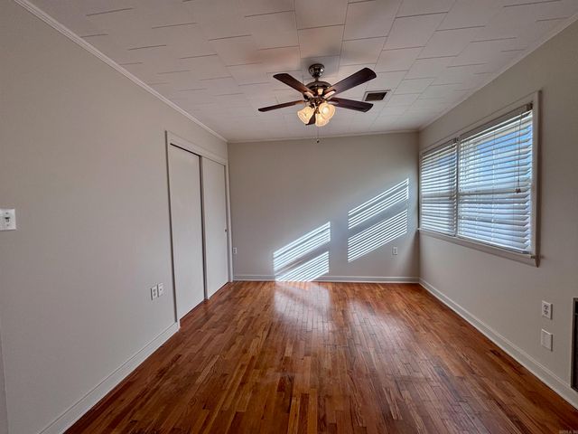 916 Twin Oaks Ave, Jonesboro, AR 72401