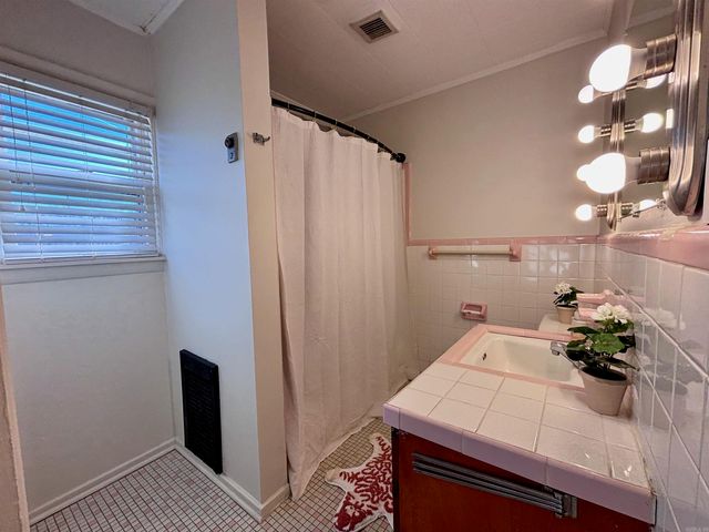 916 Twin Oaks Ave, Jonesboro, AR 72401