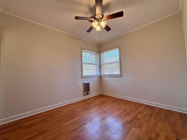 916 Twin Oaks Ave, Jonesboro, AR 72401