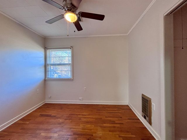 916 Twin Oaks Ave, Jonesboro, AR 72401