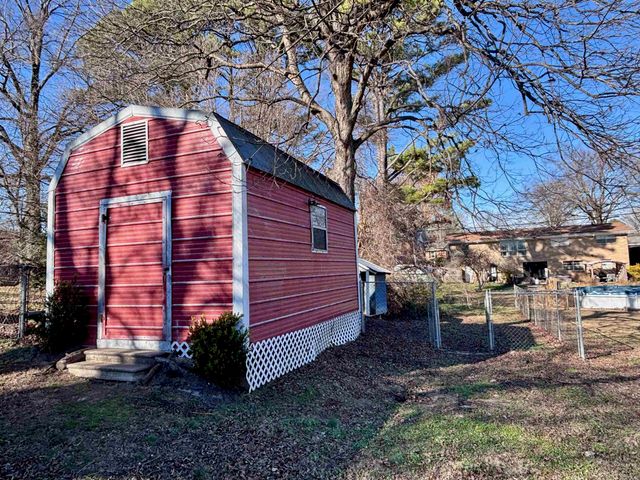 916 Twin Oaks Ave, Jonesboro, AR 72401