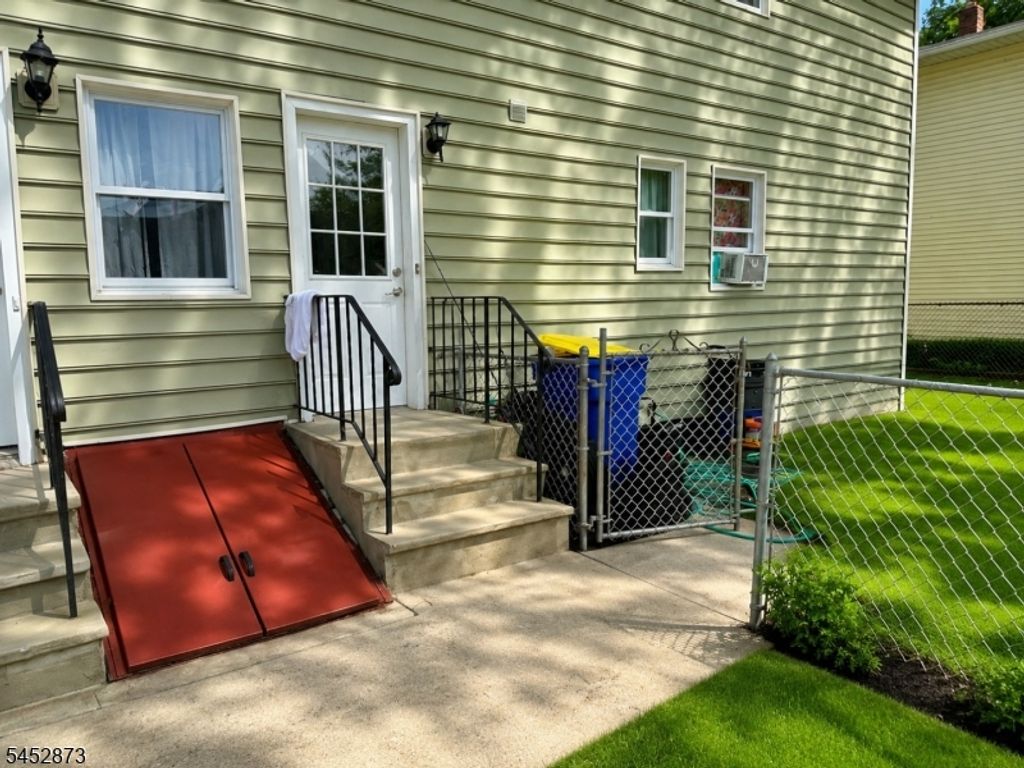 240 Cedar St, South Bound Brook Boro, NJ 08880 — photo 3