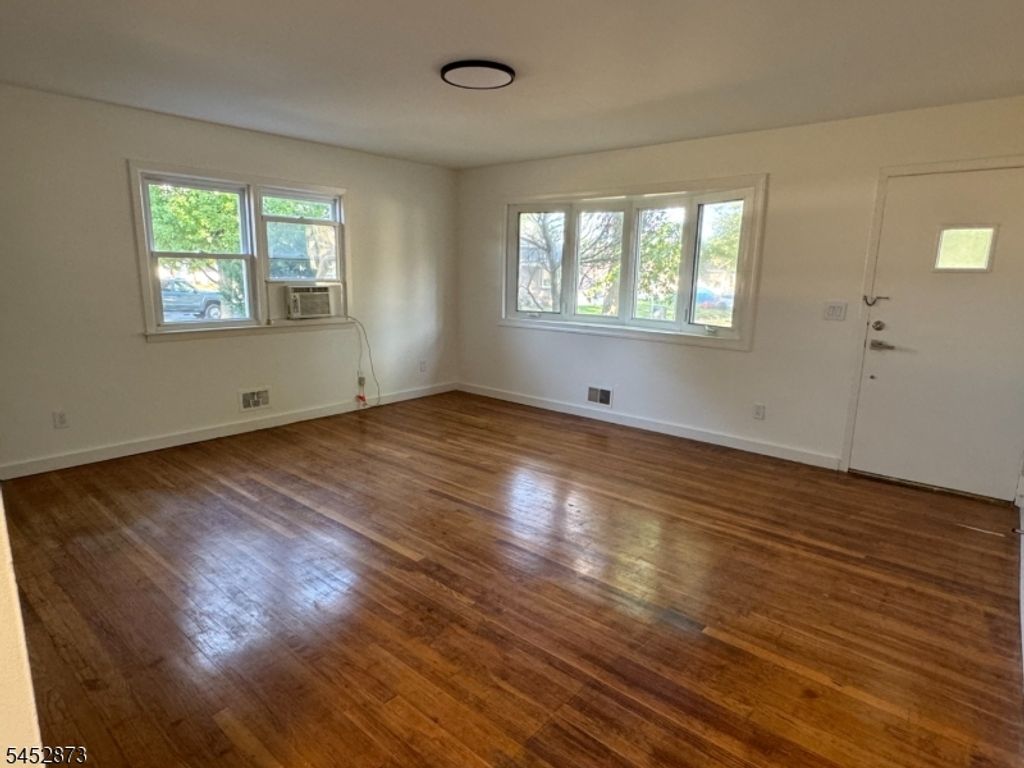 240 Cedar St, South Bound Brook Boro, NJ 08880 — photo 5