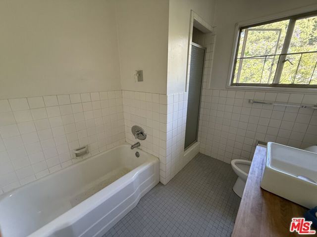 5390 Village, Los Angeles, CA 90016