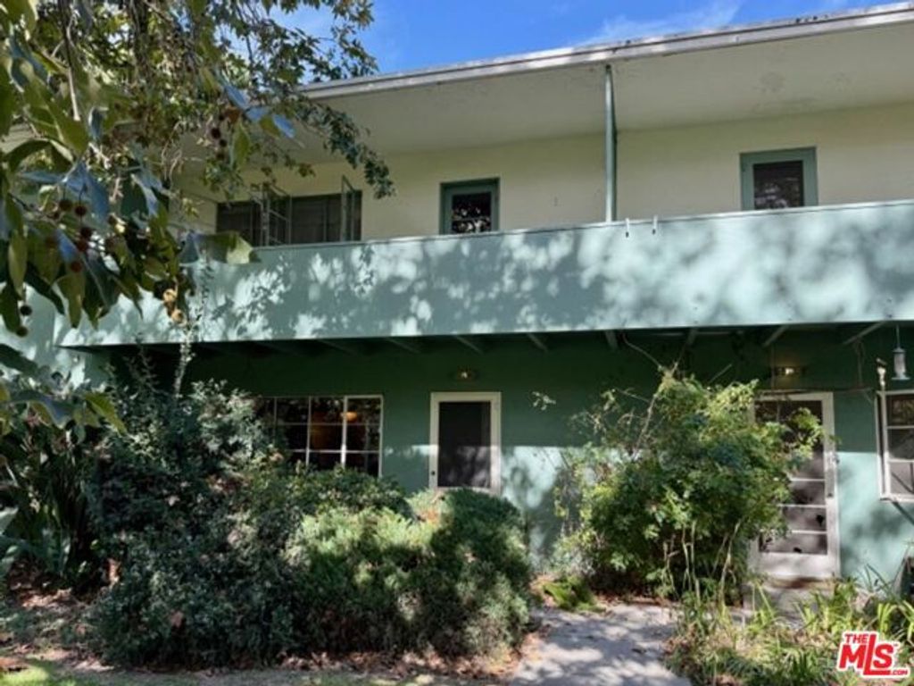 5390 Village, Los Angeles, CA 90016