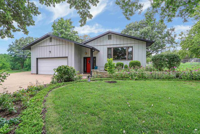 1731 Cedar Crest Drive, Manhattan, KS 66503