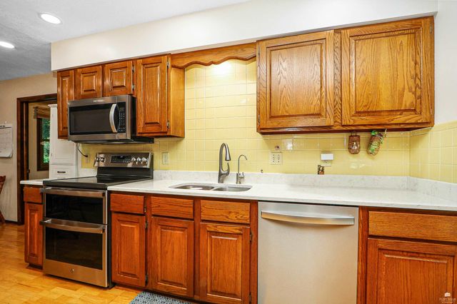 1731 Cedar Crest Drive, Manhattan, KS 66503