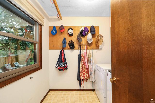 1731 Cedar Crest Drive, Manhattan, KS 66503