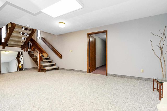 1731 Cedar Crest Drive, Manhattan, KS 66503
