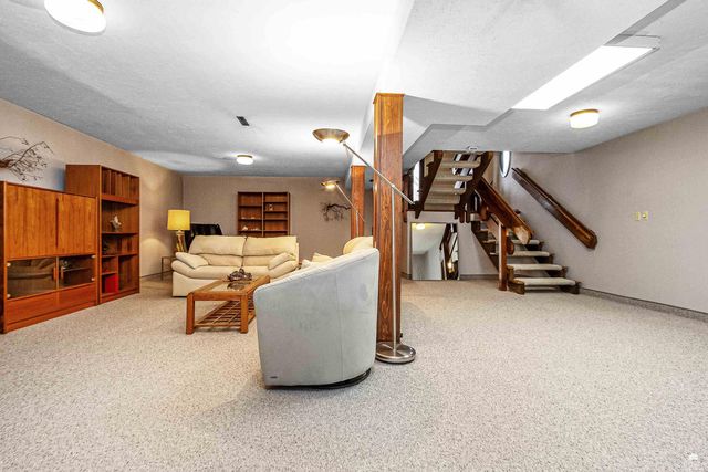 1731 Cedar Crest Drive, Manhattan, KS 66503