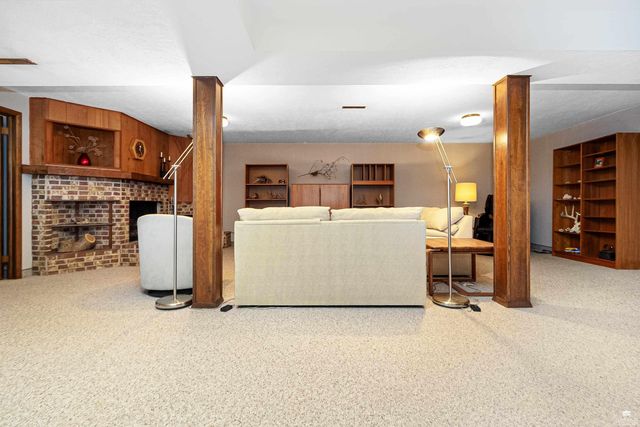 1731 Cedar Crest Drive, Manhattan, KS 66503