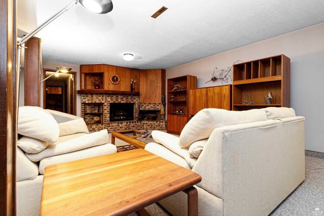 1731 Cedar Crest Drive, Manhattan, KS 66503