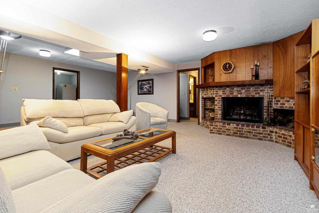 1731 Cedar Crest Drive, Manhattan, KS 66503
