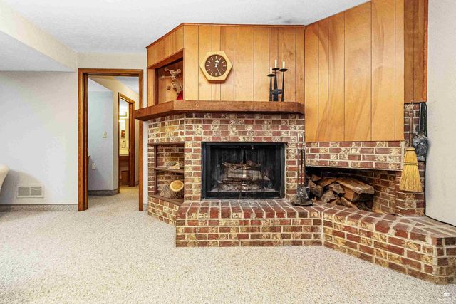 1731 Cedar Crest Drive, Manhattan, KS 66503