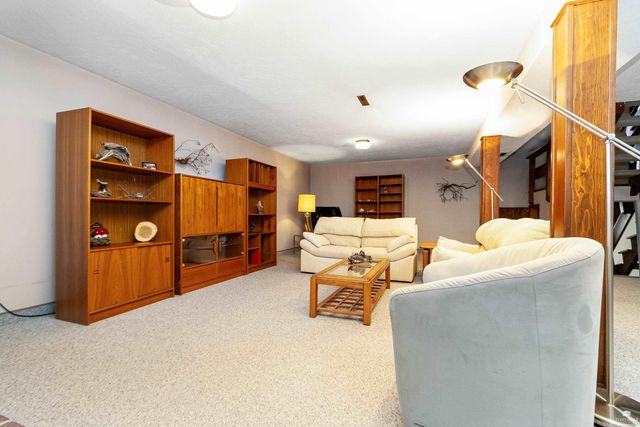 1731 Cedar Crest Drive, Manhattan, KS 66503