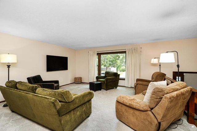 1731 Cedar Crest Drive, Manhattan, KS 66503