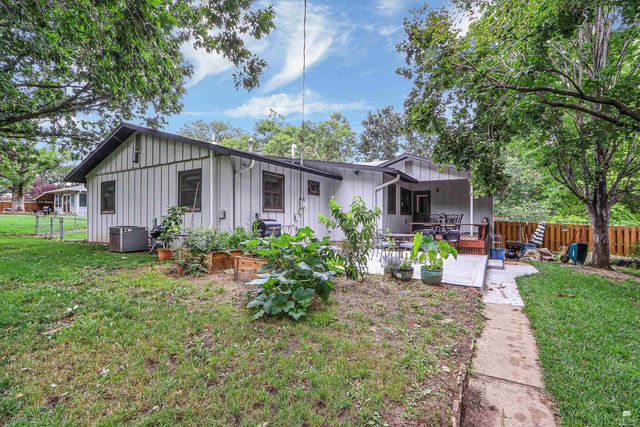 1731 Cedar Crest Drive, Manhattan, KS 66503