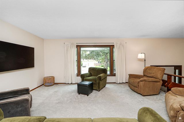1731 Cedar Crest Drive, Manhattan, KS 66503