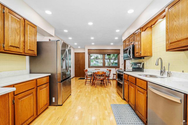 1731 Cedar Crest Drive, Manhattan, KS 66503