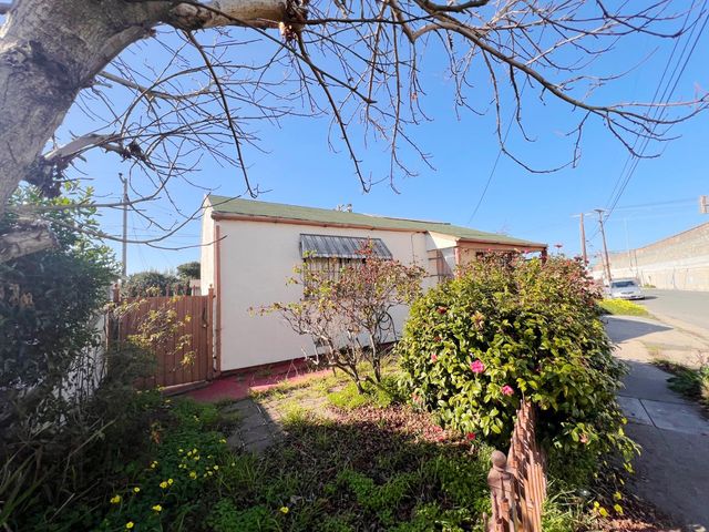 331 S 50th St, Richmond, CA 94804