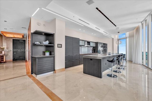 200 Biscayne Boulevard Way PH 5401, Miami, FL 33131
