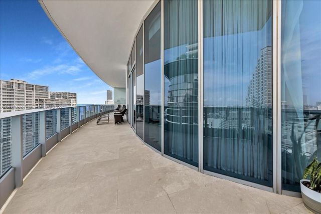 200 Biscayne Boulevard Way PH 5401, Miami, FL 33131