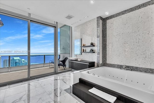 200 Biscayne Boulevard Way PH 5401, Miami, FL 33131