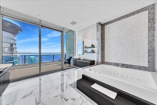 200 Biscayne Boulevard Way PH 5401, Miami, FL 33131