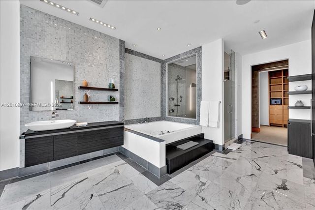 200 Biscayne Boulevard Way PH 5401, Miami, FL 33131