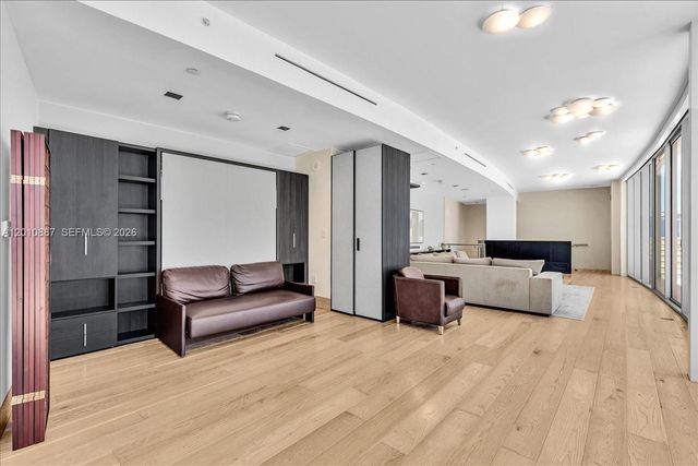 200 Biscayne Boulevard Way PH 5401, Miami, FL 33131