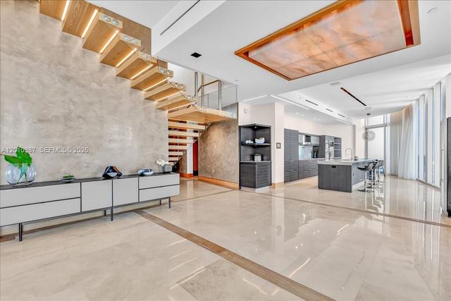 200 Biscayne Boulevard Way PH 5401, Miami, FL 33131