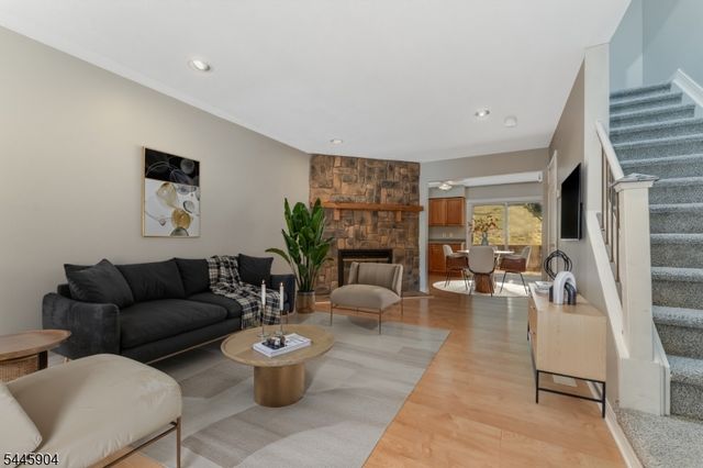 111 Sequoia Ct, Raritan Twp., NJ 08822