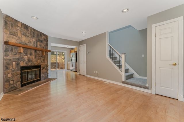 111 Sequoia Ct, Raritan Twp., NJ 08822