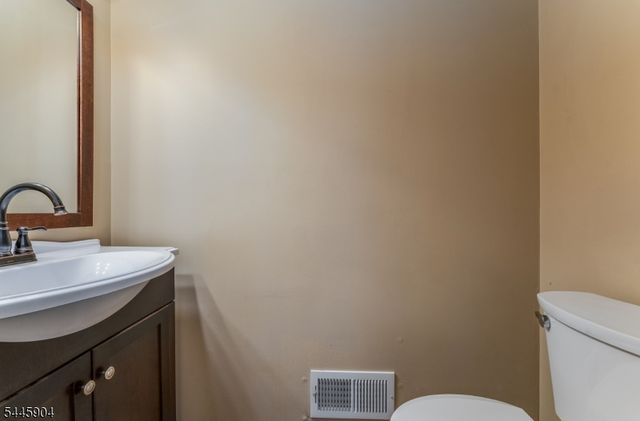 111 Sequoia Ct, Raritan Twp., NJ 08822