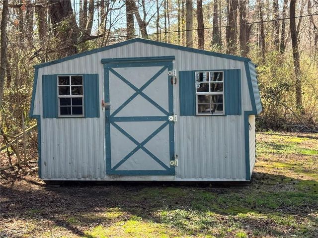 102 Juniper CIR, Moyock, NC 27958