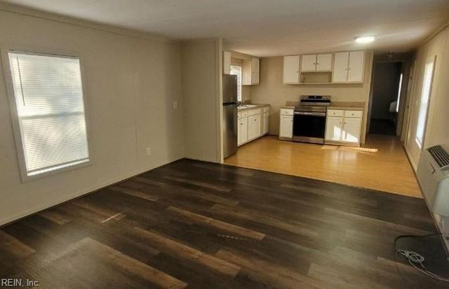 102 Juniper CIR, Moyock, NC 27958