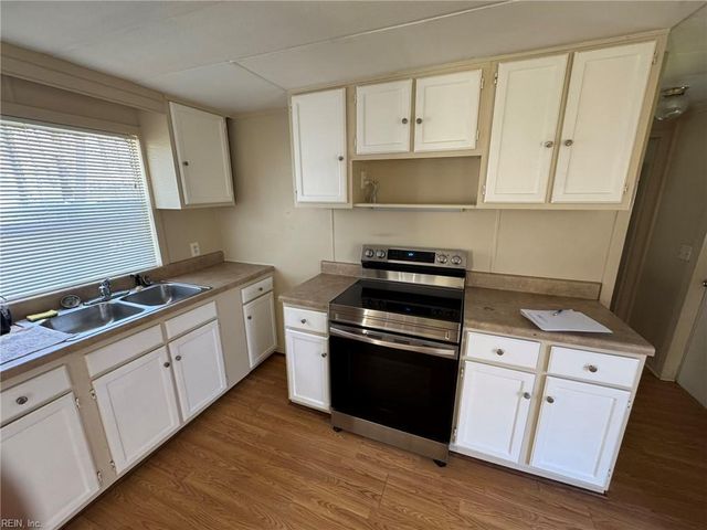 102 Juniper CIR, Moyock, NC 27958