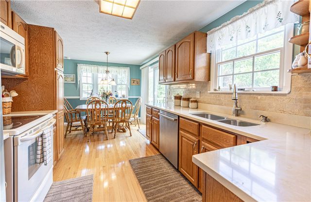39 Forest Glen Dr, North Fayette, PA 15126