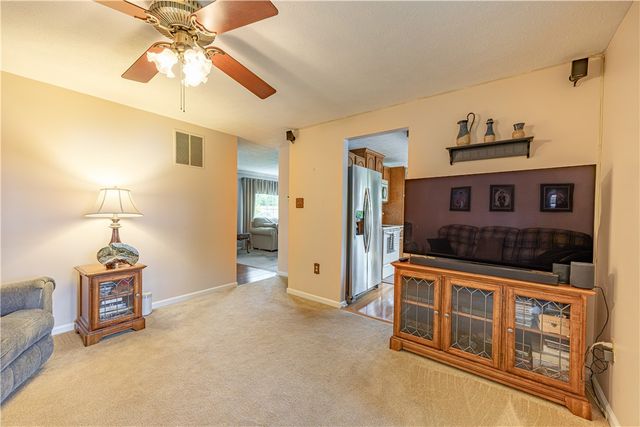 39 Forest Glen Dr, North Fayette, PA 15126