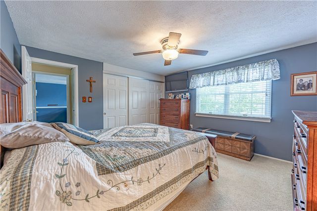 39 Forest Glen Dr, North Fayette, PA 15126