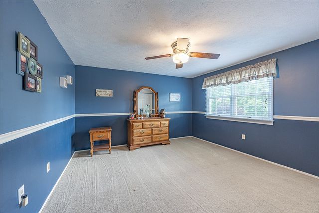 39 Forest Glen Dr, North Fayette, PA 15126